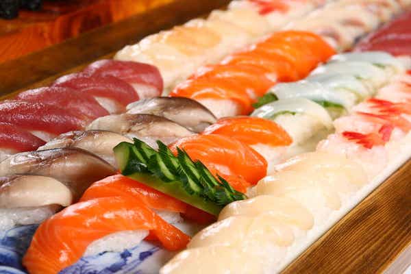 【旭川エリア発】 余市ふじ鮨ブッフェダイニング「握り寿司」食べ放題と仁木フルーツ狩り食べ放題（日帰り）2