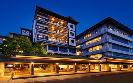 【富山県内発着】”今行ける能登” 震災語り部観光列車と山代温泉「ゆのくに天祥」～能登の味覚のご昼食＆金箔貼り体験～（お買い物クーポン8,000円分付き）2