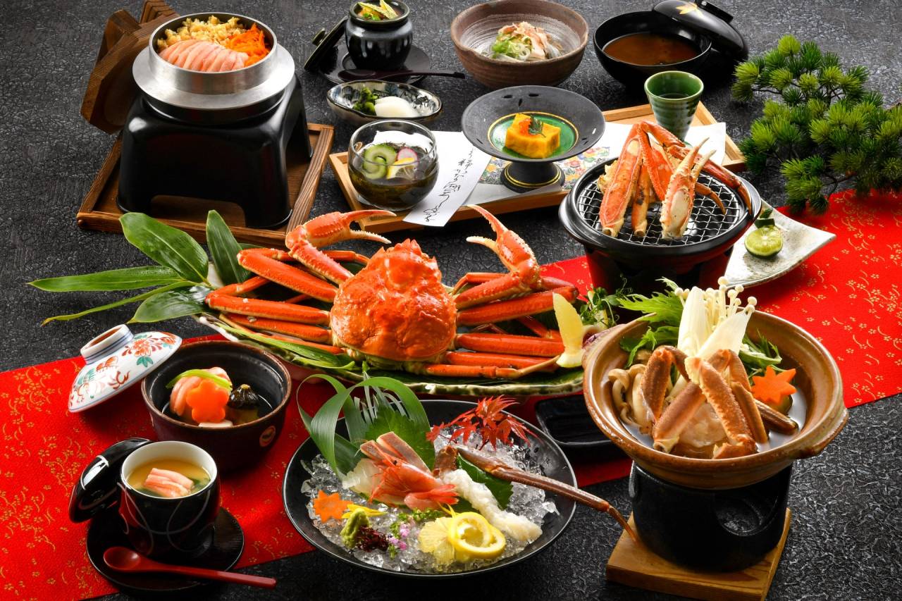 かにづくし料理を食す！名旅館・片山津温泉「佳水郷」2日間【藤井寺・五位堂・橿原神宮・大和八木発】1