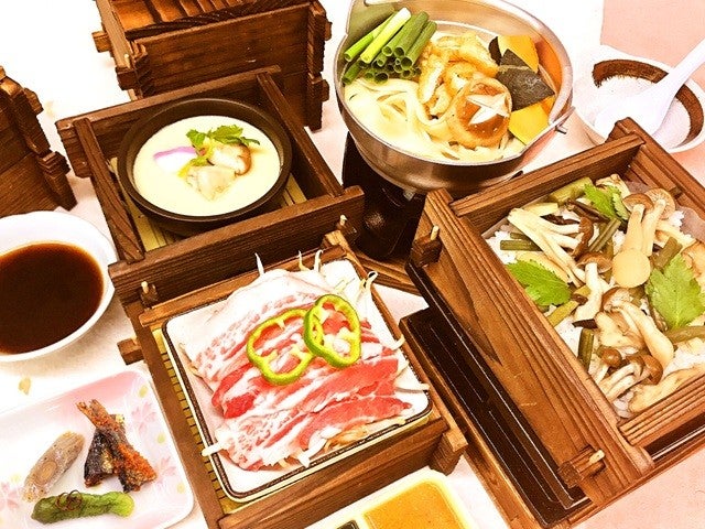 ■【山梨】早春の山梨で彩りさんぽ☆心ときめくひな飾り＆神秘の湧水『忍野八海』× 富士山絶景＆ビタミン満点いちご狩り食べ放題！＜うれしい♪イチゴ２パックお持ち帰り付き＞2