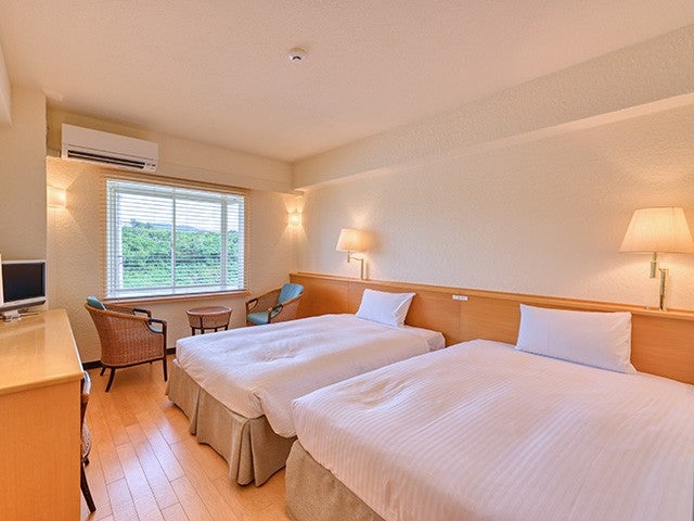 ■☆★50周年セール★☆【宿泊特典/レンタサイクル1日利用券付】八重山の海と夕陽に包まれる絶景オーシャンリゾート♪ビーチホテルサンシャイン指定　4泊5日3