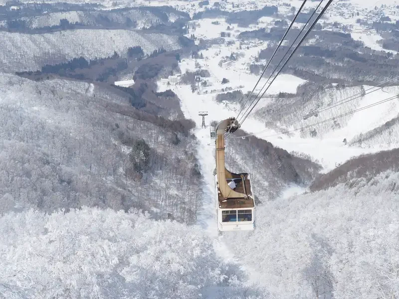 朝発バス／池袋発　竜王プリンスホテル　竜王スキーパーク　選べるリフト券｜自慢の大浴場はラベンダー色。ホテルを一歩出るとそこは白銀の世界2