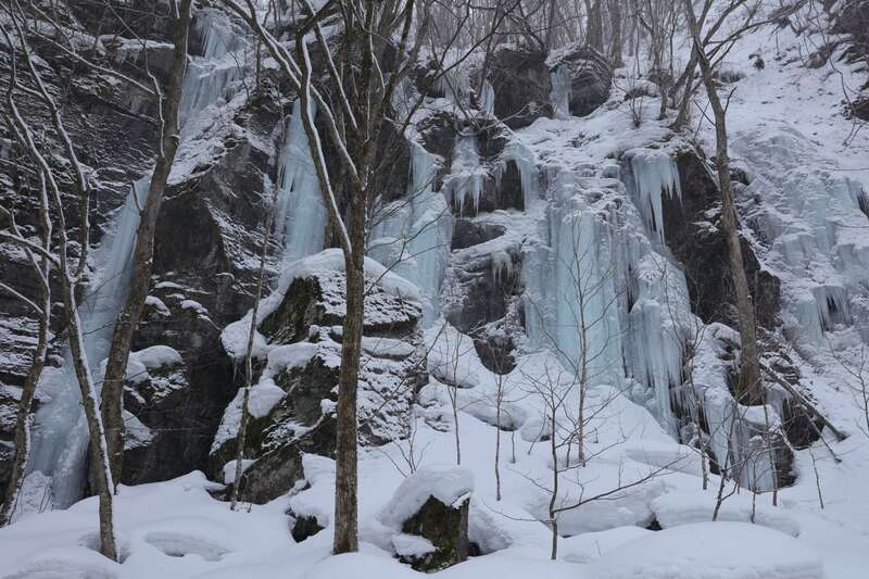 【南紀白浜空港発】 男鹿半島冬の風物詩「なまはげ柴灯まつり」と奥入瀬渓流氷瀑・十和田湖冬物語2026　3日間2
