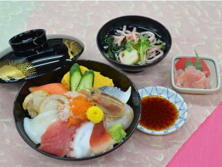 【西船橋発】青の絨毯「ネモフィラ観賞」＆いちご狩り食べ放題＆海鮮丼の昼食3