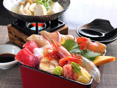 【名古屋発】福井の和食処「かばた」で豪華海鮮玉手箱＆1億本のコスモス畑＆大河ドラマで話題の一乗谷朝倉氏遺跡復原町並1