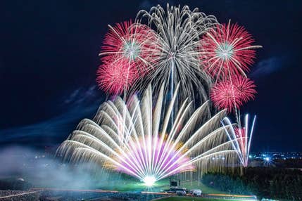 ★9/5(土)催行決定★【札幌市内発/芝席プラン】広大なモエレ沼公園を活かした壮大な芸術花火を堪能♪北海道芸術花火 日帰りバスツアー