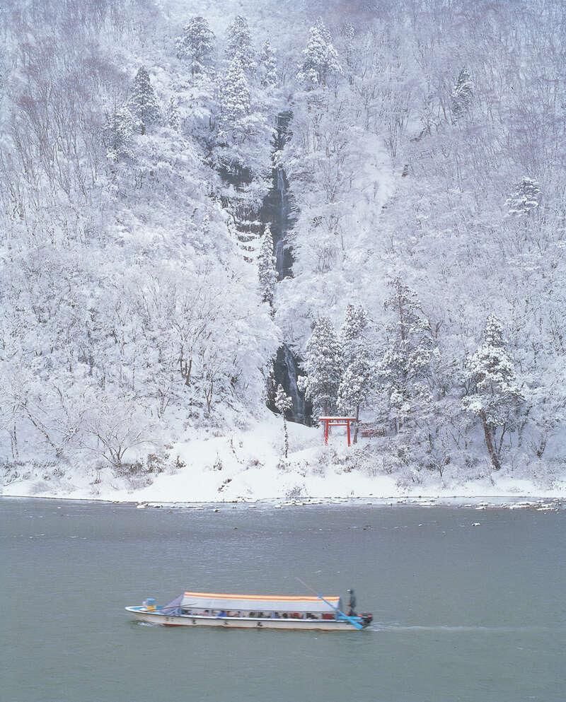 【大分空港発】 冬景色まるごと山形　最上川こたつ舟と白銀の銀山温泉街３日間1