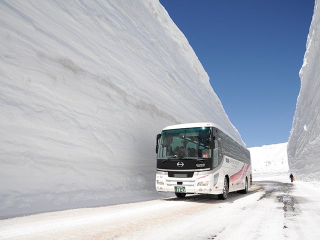 ◆名古屋発着◆【ジャンボマーチ／添乗員同行】～立山黒部アルペンルート全線開業55周年  扇沢から立山へ～ 圧巻の大迫力 雪の大谷ウォーク 大町温泉郷に泊まる２日間 【バスの旅】1
