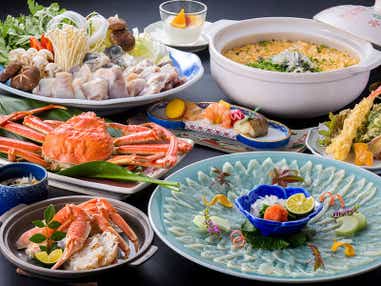 【上野駅・大宮駅発】 【列車+ホテル】<WEB予約・カード決済限定>往路は、団体臨時列車「つながる北陸~冬の美食~」にご乗車! あわら北潟温泉『hanaゆらり』海の幸を代表する食のコラボ「カニとふぐ」会席2日間