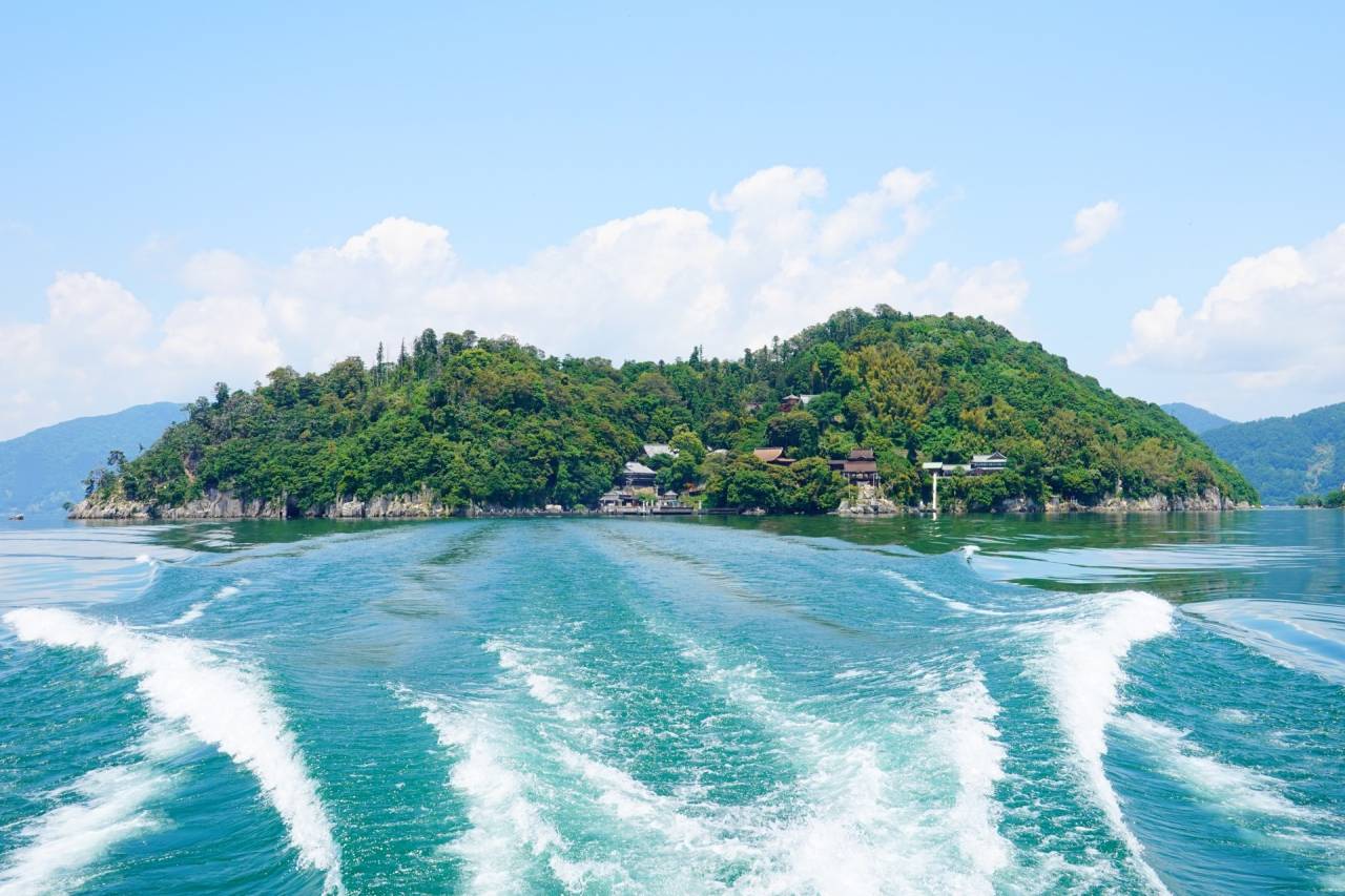 びわ湖に浮かぶ・神秘の島”竹生島”上陸！初詣クルーズ【三日市・河内長野・富田林・藤井寺発】1