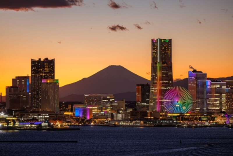 【現地集合/解散】 みうり特別チャーター！ オープンデッキ船で行く 春の「横浜サンセット＆工場夜景ロマンティッククルーズ」　日帰り2