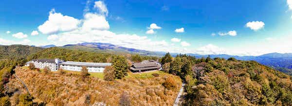 【千葉県内発】 いい夫婦ミステリーツアー　今年リニューアルオープン！高原のポツンと一軒宿に泊まる・・・ ２日間2