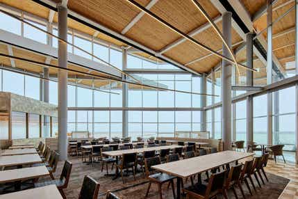 【富山県内発】 海に面した開放的な会場内のレストラン「ラウンジ＆ダイニング」で味わう約70種類ビュッフェと2025年大阪・関西万博　たびなか日帰り