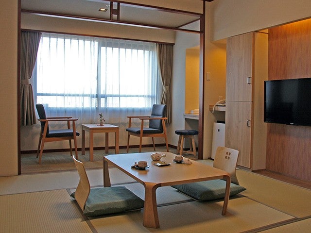 ■【新千歳空港利用】オリオンツアー×トーホウリゾート特別企画！夕食バイキングではカニ食べ放題♪人気観光地「函館湯の川温泉」＆「登別温泉」エリアのホテルからチョイス2泊3日（夕朝食付/フリープラン）3