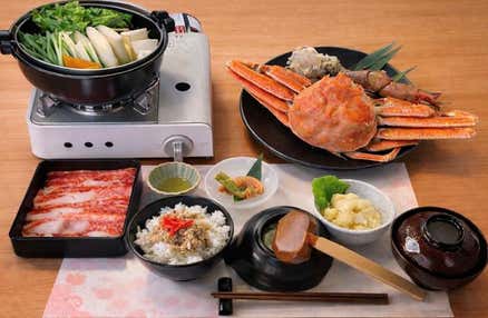 【早割30】[横浜発]贅沢『松阪牛しゃぶしゃぶ』付きズワイガニ食べ放題!!さらに赤い宝石『サクランボ狩り』食べ放題♪爽やかな富士山五合目や花咲く河口湖畔散策、老舗ワインセラーで試飲体験等、山梨の魅力探訪日帰りバスツアー！