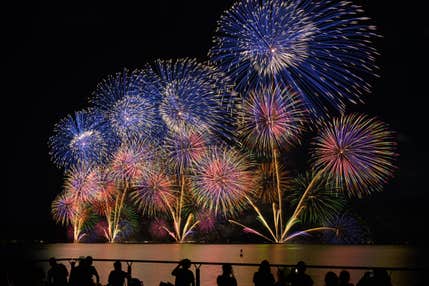 【東京駅・品川駅・新横浜駅発】 松江水郷祭湖上花火大会と 出雲大社・足立美術館　 山陰の名湯「三朝温泉」と「玉造温泉」３日間