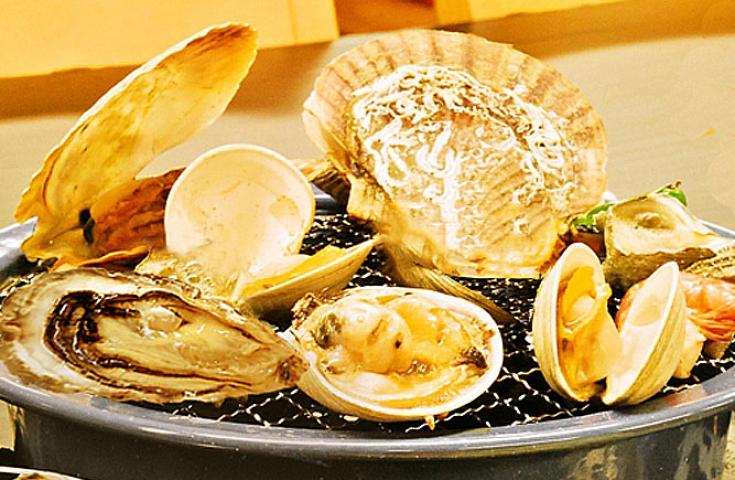 【早割30】[新宿発]山梨静岡縦断の旅★濃厚な味わい「巨峰」狩り×牡蠣も含んだ「海鮮浜焼き」ダブル食べ放題！＆日本最長の天空大吊橋を空中散歩「三島スカイウォーク」＆お買い物♪2
