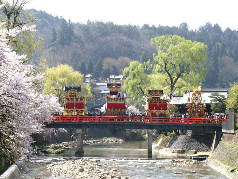 【東京駅・上野駅・大宮駅・高崎駅発】 豪華絢爛！春の高山祭り・高遠城址公園と下呂温泉２日間1