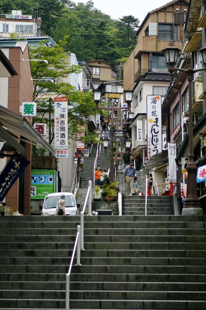 【宮城県・新幹線駅（仙台駅・白石蔵王駅・古川駅・くりこま高原駅）発】 上州名湯めぐり！天下の名湯草津温泉・標高1800ｍの別天地乳白色の万座温泉　上州桜の名所めぐりと伊香保温泉祭り 3日間3