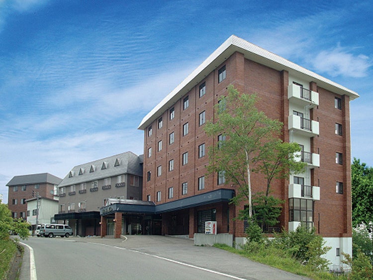 朝発バス/ホテルシルクイン斑尾〈本館〉・1泊リフト券付（利用日数選択）1