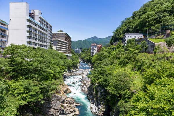 『自家源泉の温泉露天風呂付客室　茨城の食材にこだわったトラディショナルフレンチと悠然たる時を寛ぐ「鬼怒川渓翠」　2日間／客室：デラックス和洋室』＜四季の華＞1