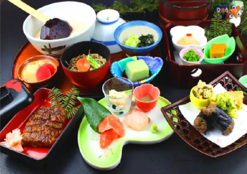 【富山県内発着】絶品とろろのご昼食とミュージアムの入場付き！『春の高山祭』2