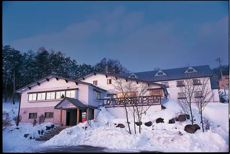 朝発バス／池袋発　ロマコティー・キーピス　X-JAM高井富士＆よませスキー場スキー場　選べるリフト券｜ゲレンデまですぐの好立地。スタミナいっぱいの夕食がおすすめ♪1