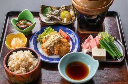 【佐賀・神埼・目達原・中原・鳥栖発】 地元グルメを食す！圧巻の藤棚＆ネモフィラブルーと宇佐神宮団体祈願・ぶどうの産地”安心院”の選べる遊び方　日帰り