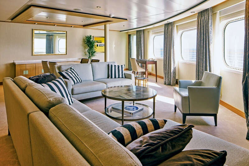 MITSUI OCEAN FUJI【博多発着】瀬戸内海クリスマスクルーズ ～松山・釜山～（5日間） シグネチャースイート1