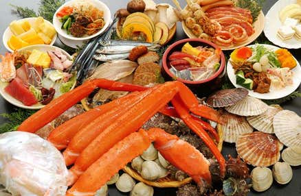 ★11/22、30、12/16、20催行決定★[新宿発]旨い!!ズワイガニ＆海鮮浜焼き食べ放題や南房総のみかん狩り食べ放題！アツアツ揚げたて芋けんぴのご試食やお買い物、可愛い♪ドイツ村イルミネーション鑑賞等、房総満喫日帰りバスツアー！