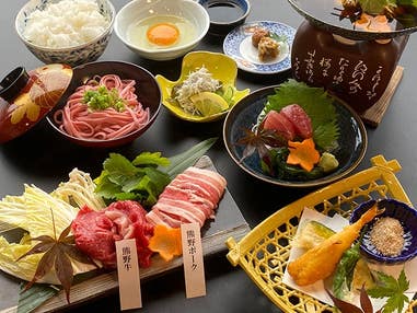 ■【和歌山県】秋のしあわせ、ぎゅっと詰め込みました👏シャインマスカット1房狩り＆8種ぶどう食べ比べ！うれしいお土産付き♪熊野牛すき焼き膳のごほうび旅🌟