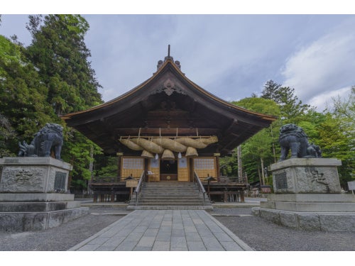 【名古屋発】さくらんぼ狩り食べ放題＆諏訪大社「縁結びの木」＆3周すると願いが叶う「万治の石仏」3