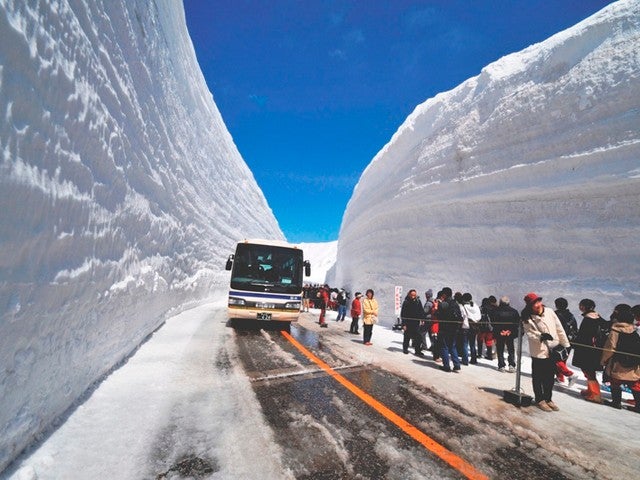■期間限定　一度は行ってみたいアルペンルートの人気スポット・雪の大谷ウォーク　雪の大谷＆室堂散策・日帰りバス（バスガイド）付き　2・3日目：金沢市内フリー観光！　金沢市内チョイスプラン　2泊3日1