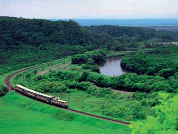 【羽田空港発】 現行車両での運行は今年がラストラン「釧路湿原ノロッコ号」と知床・網走・摩周湖・硫黄山12景をめぐる３日間　2025年オープン！「THE FOREST 阿寒 TSURUGA RESORT」に宿泊