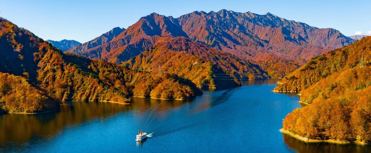 ＜新宿発・西船橋発＞ 秘境！奥只見湖遊覧船 と 絶景ダムウォーク　そして、紅葉の清津峡＆大源太湖　名湯・越後湯沢温泉でイクラにステーキ食べ放題　２日間1