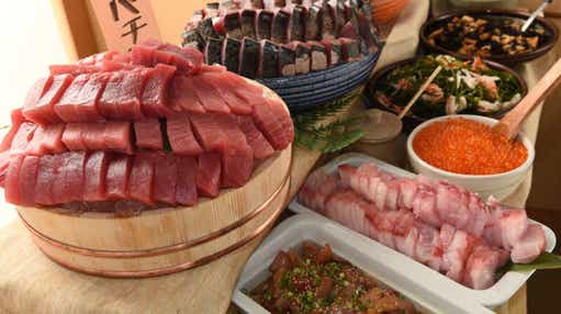 【東京都内発※町田を除く】 日本初の「漁港の駅」de厚切りお刺身含むランチビュッフェと 今年OPEN湘南初「道の駅湘南ちがさき」