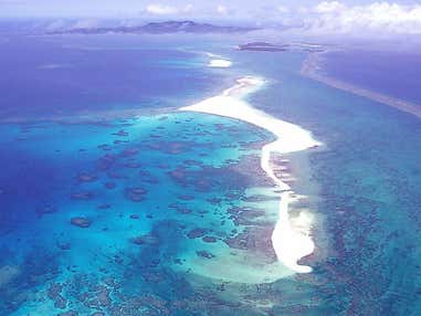 ■【ハテの浜上陸ツアー付】＜半日プラン・送迎付＞久米島から船で約20分！360度砂浜の島へ！ハテの浜ツアー時宿泊先への送迎付き♪久米島の個性派ホテルを自由自在にチョイス！ 3泊4日