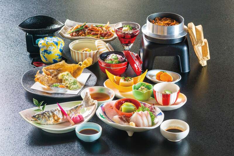 【武雄・江北・牛津・佐賀発】 のどかな河畔の宿にて料理長が腕をふるう会席料理を食す！楽して行ける秘境・桜滝＆紅葉に包まれる日田蒸留所散策　日帰り　1