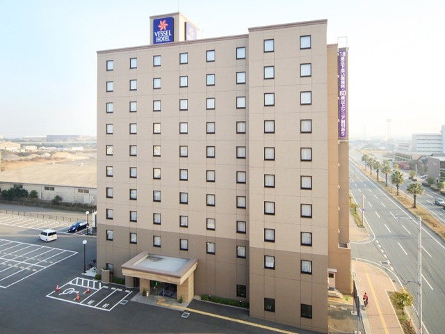 「往復北九州空港利用」2026年3月30日全客室リニューアル完了！靴を脱いでくつろげる快適な空間が人気です。レンタカー＆朝食付！ベッセルホテル苅田北九州空港2泊3日1