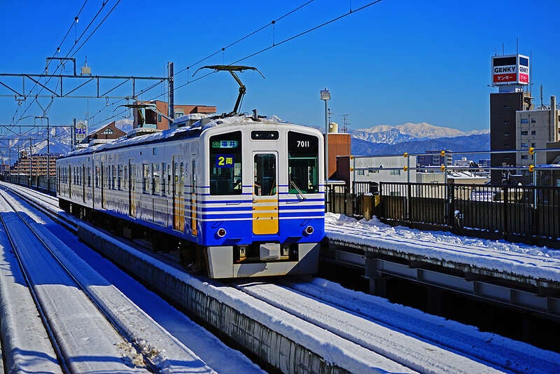 【大分県内／小倉駅発】 雪吊りの兼六園ライトアップ・雪見ローカル列車 感動の冬景色 名物｢きたまえ寿司｣も愉しむ充実の２日間2