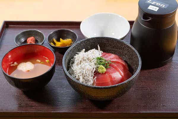 【東京都内発※町田を除く】 夏真っ盛り！10万本のひまわり畑ソレイユの丘と 東京湾の無人島猿島上陸！2