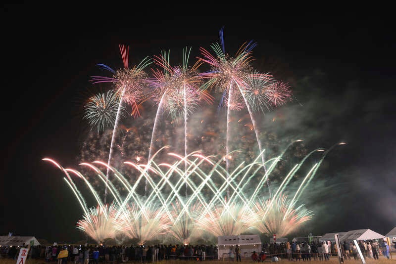 【秋田エリア発】 10号玉100連発！大曲の花火～秋の章「花火芸術祭」～ 日帰り1