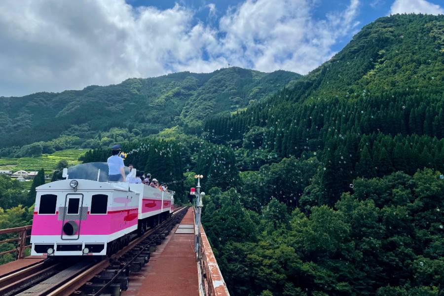 【日帰り／博多発着／添乗員同行】 神々の里 高千穂で感じる絶景旅！ 壮大な高千穂の景色を見渡す”高千穂あまてらす鉄道”に乗車 天孫降臨の地・神話の里 高千穂と神秘的な上色見熊野座神社1