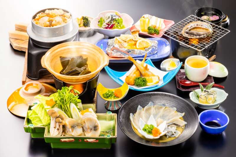 【羽田空港発】 ふぐ・牡蠣・カニ・あわび　山陰山陽４つのグルメと３つの世界遺産温泉２泊であったか　宮島・萩・津和野・広島３日間2