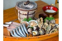 ◎WEB予約でリボンポイント２ポイント◎【名古屋駅発】＊日帰り昼食付＊正直に言います。施設は年季が入っていますが、味は本物『伊勢志摩中央市場で食す｢あわびの踊り焼き」付舟盛り海鮮七輪ＢＢＱ』1