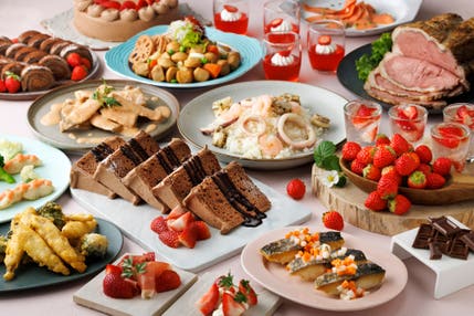 鳳凰の旅【京成船橋発】ホテル日航成田《いちごフェア》ランチバイキングと写実絵画「ホキ美術館」＜コースNo.25-1139＞（京成トラベル）