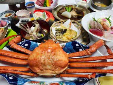 【静岡・新富士・三島発】 庄内三大名湯「湯野浜温泉」と出羽三山神社初詣 コタツ船と雪見の最上川舟下り 3日間