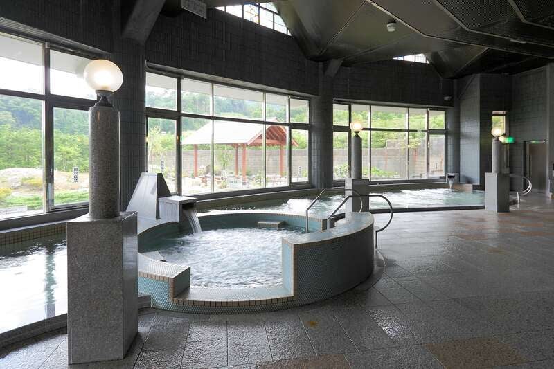 【呉・阿賀発】新見千屋温泉でカニフルコースの昼食　日帰り3