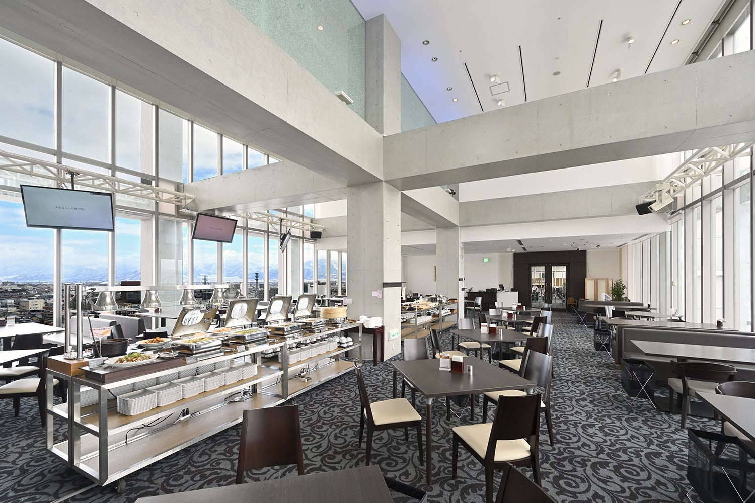 【富山県内発着】ミズバショウの戸隠・善光寺とシャトレーゼホテルのランチビュッフェ2