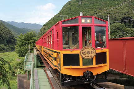 【おひとり様参加限定/秋田発】嵯峨野トロッコ列車・京都・姫路城　秋彩る8つの紅葉名所と神戸牛を食す3日間